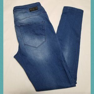 Maison Scotch Faded Medium Wash Low Rise Le Voyage Legging Jeans